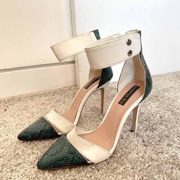 Python print pointed toe heels - Picture 2 of 4